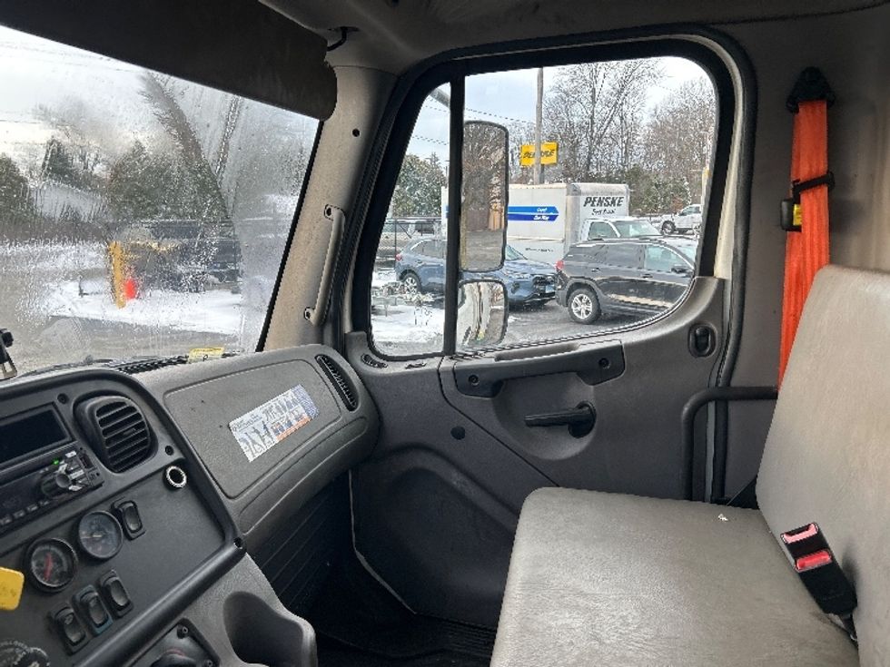 Refrigerated Truck-Light and Medium Duty Trucks-Freightliner-2019-M2-Chicopee-MA-212,474\n\t\tmiles-$ 43,500 - Image 19