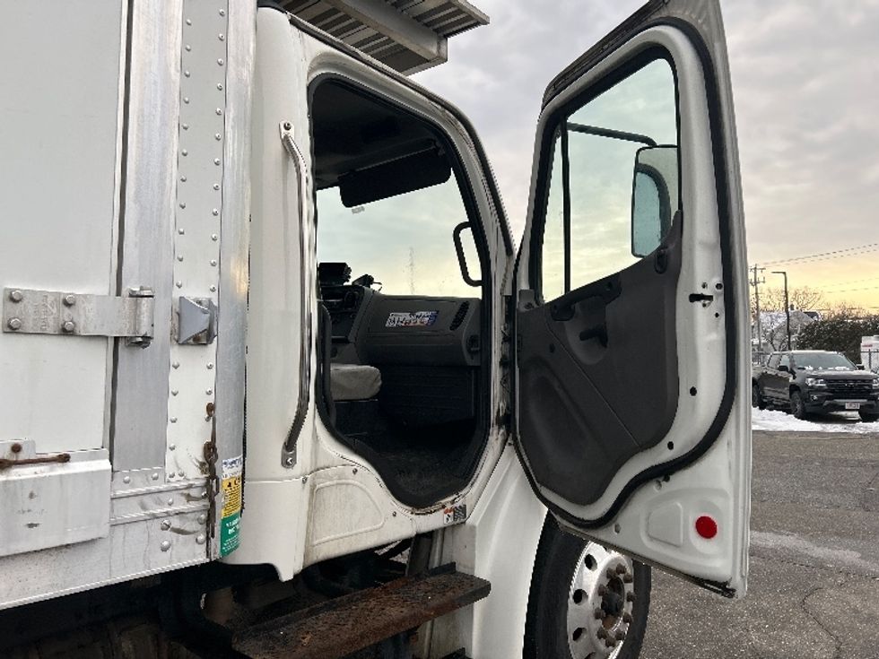 Refrigerated Truck-Light and Medium Duty Trucks-Freightliner-2019-M2-Chicopee-MA-212,474\n\t\tmiles-$ 43,500 - Image 20