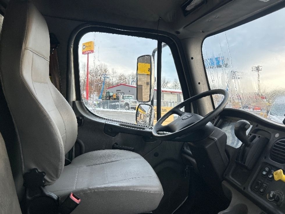 Refrigerated Truck-Light and Medium Duty Trucks-Freightliner-2019-M2-Chicopee-MA-212,474\n\t\tmiles-$ 43,500 - Image 22