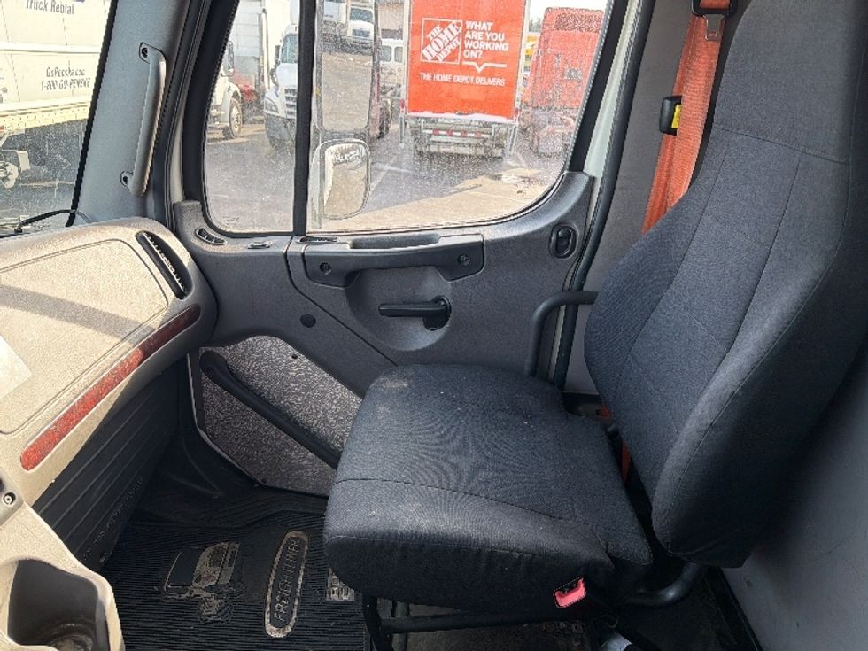 Refrigerated Truck-Light and Medium Duty Trucks-Freightliner-2019-M2-Chicopee-MA-255,269\n\t\tmiles-$ 52,750 - Image 18