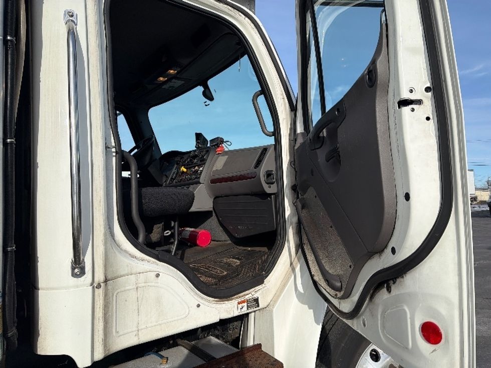 Refrigerated Truck-Light and Medium Duty Trucks-Freightliner-2019-M2-Chicopee-MA-255,269\n\t\tmiles-$ 52,750 - Image 19