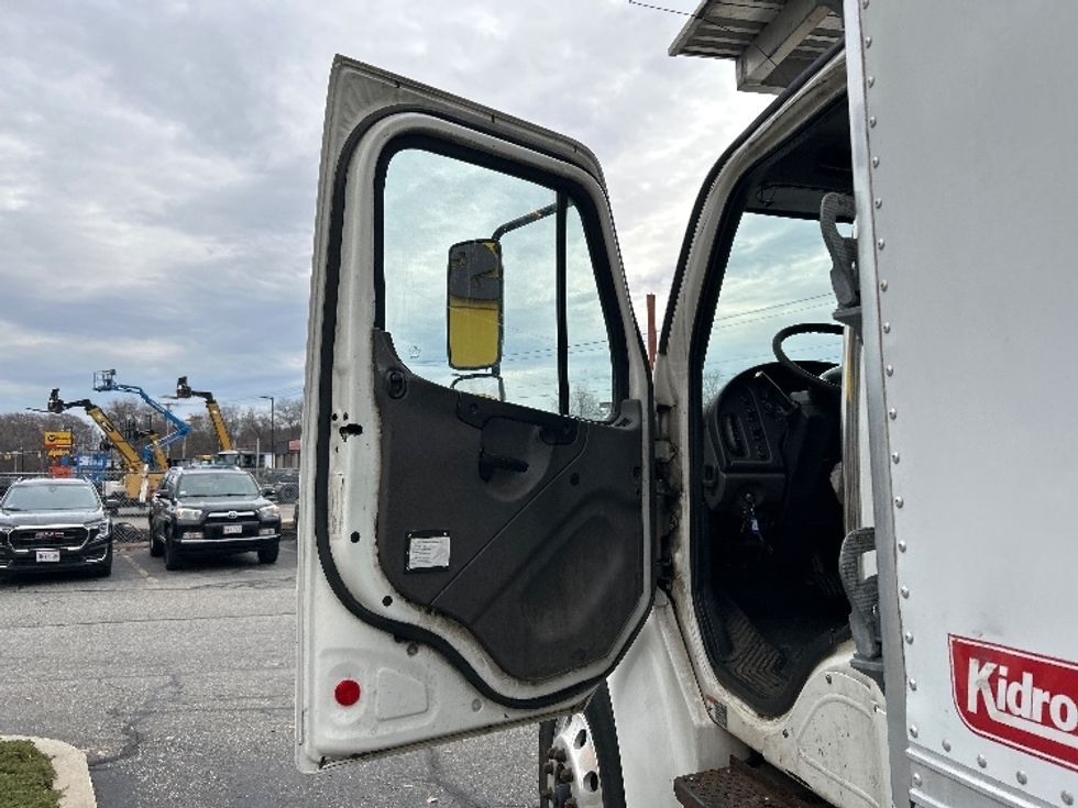 Refrigerated Truck-Light and Medium Duty Trucks-Freightliner-2019-M2-Chicopee-MA-263,762\n\t\tmiles-$ 27,750 - Image 16