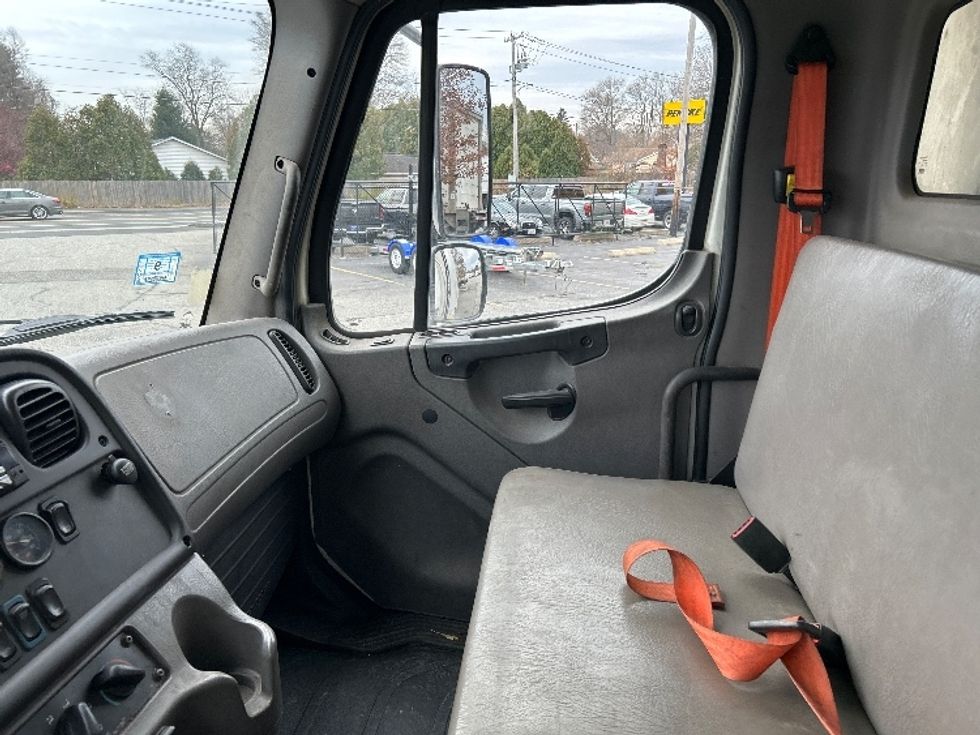 Refrigerated Truck-Light and Medium Duty Trucks-Freightliner-2019-M2-Chicopee-MA-263,762\n\t\tmiles-$ 27,750 - Image 19