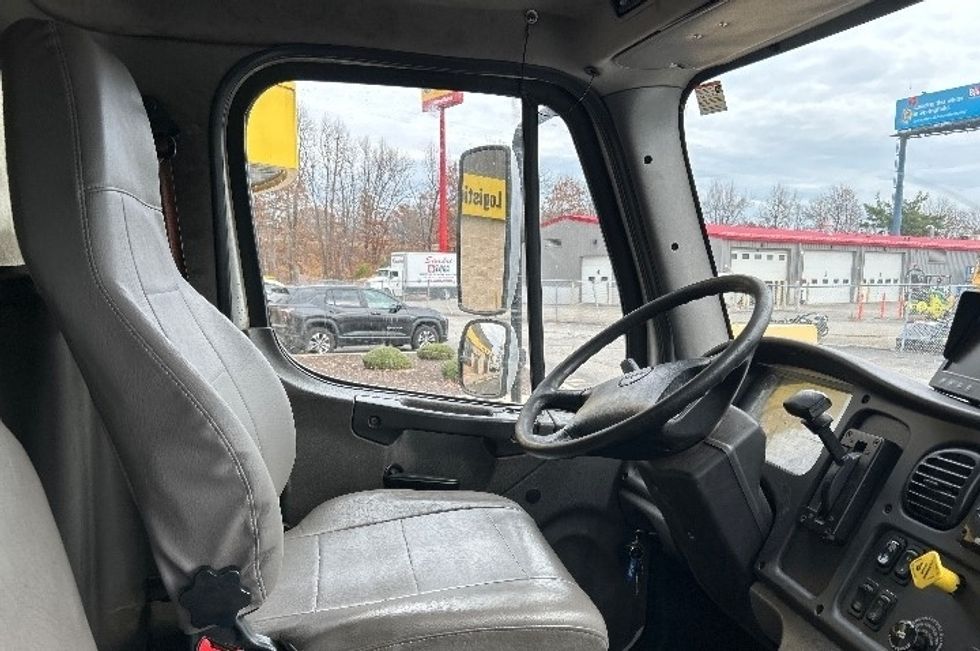 Refrigerated Truck-Light and Medium Duty Trucks-Freightliner-2019-M2-Chicopee-MA-263,762\n\t\tmiles-$ 27,750 - Image 22