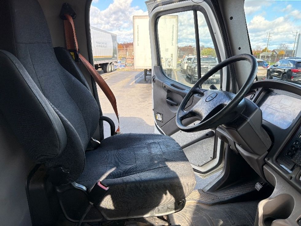 Refrigerated Truck-Light and Medium Duty Trucks-Freightliner-2019-M2-Chicopee-MA-264,570\n\t\tmiles-$ 51,000 - Image 22