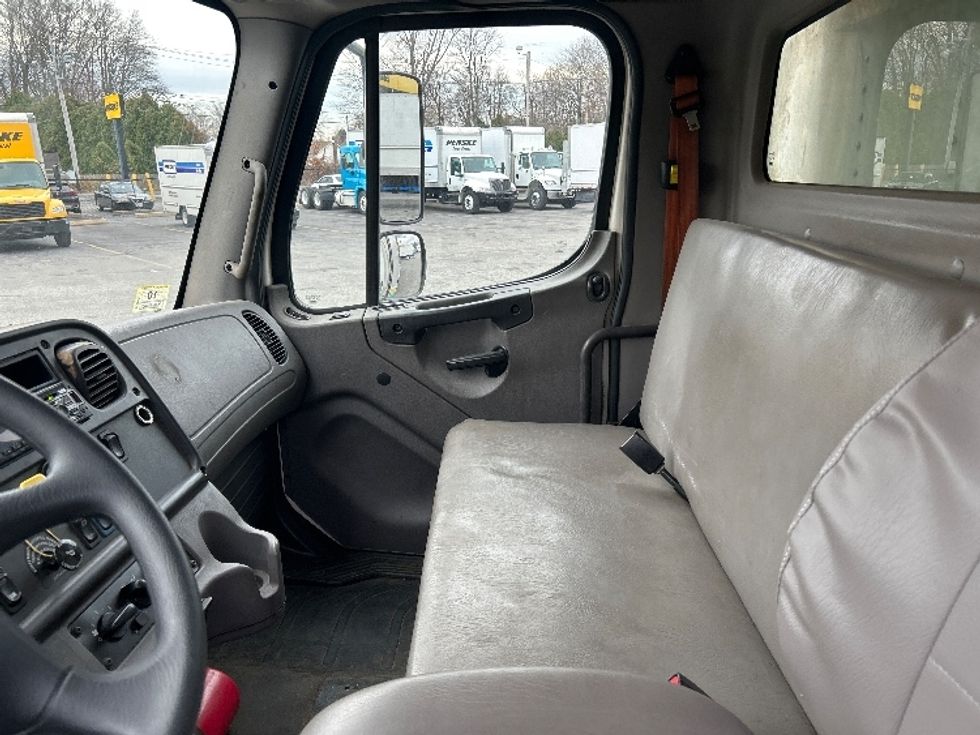 Refrigerated Truck-Light and Medium Duty Trucks-Freightliner-2019-M2-Chicopee-MA-271,245\n\t\tmiles-$ 33,500 - Image 16