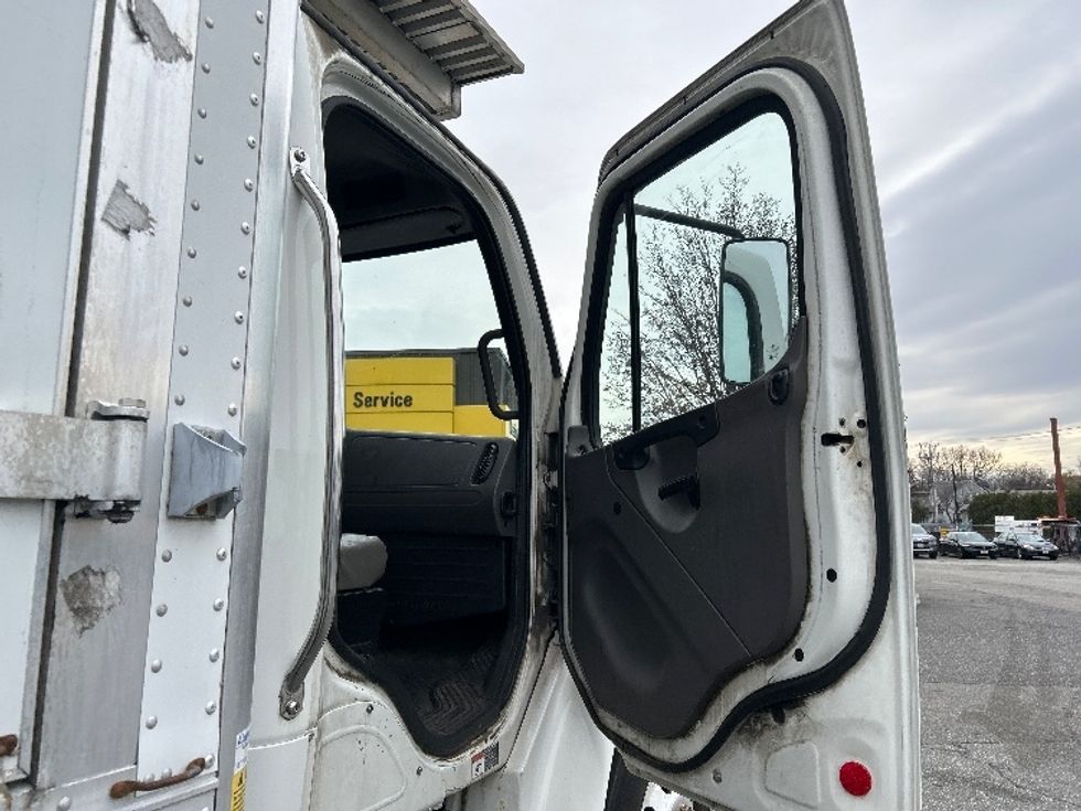 Refrigerated Truck-Light and Medium Duty Trucks-Freightliner-2019-M2-Chicopee-MA-271,245\n\t\tmiles-$ 33,500 - Image 20
