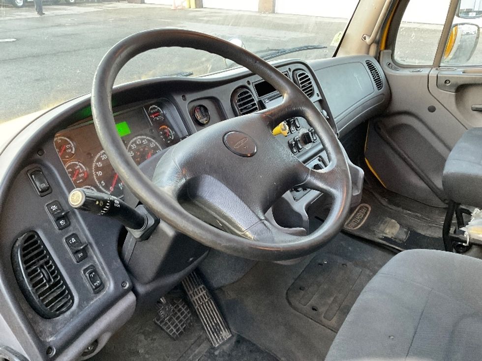 Refrigerated Truck-Light and Medium Duty Trucks-Freightliner-2019-M2-Chicopee-MA-275,877\n\t\tmiles-$ 25,750 - Image 17