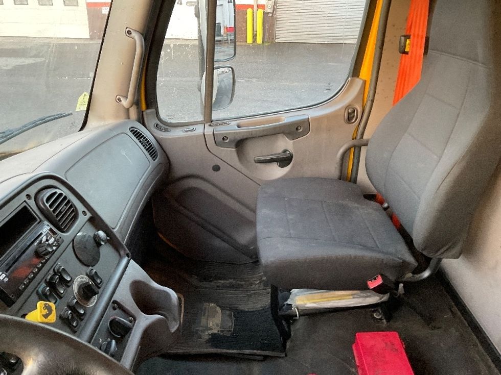 Refrigerated Truck-Light and Medium Duty Trucks-Freightliner-2019-M2-Chicopee-MA-275,877\n\t\tmiles-$ 25,750 - Image 19