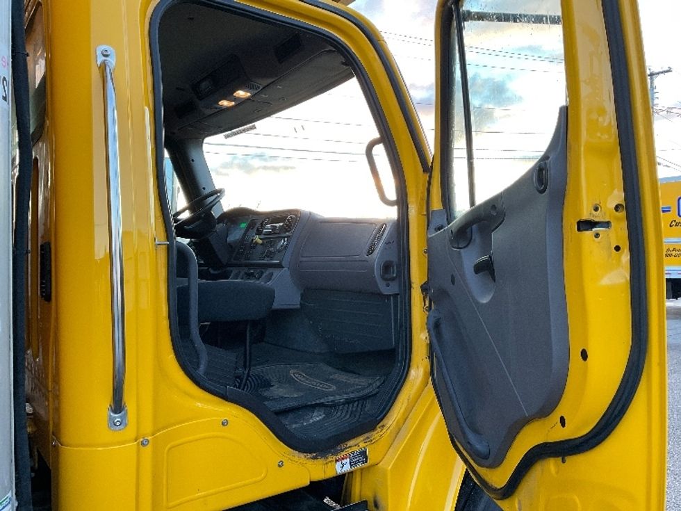 Refrigerated Truck-Light and Medium Duty Trucks-Freightliner-2019-M2-Chicopee-MA-275,877\n\t\tmiles-$ 25,750 - Image 20