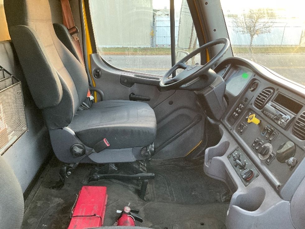 Refrigerated Truck-Light and Medium Duty Trucks-Freightliner-2019-M2-Chicopee-MA-275,877\n\t\tmiles-$ 25,750 - Image 22