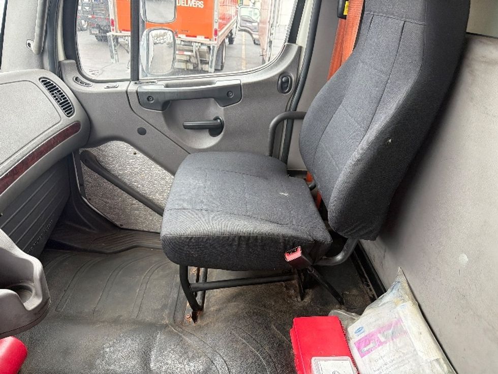 Refrigerated Truck-Light and Medium Duty Trucks-Freightliner-2019-M2-Chicopee-MA-276,886\n\t\tmiles-$ 50,250 - Image 18