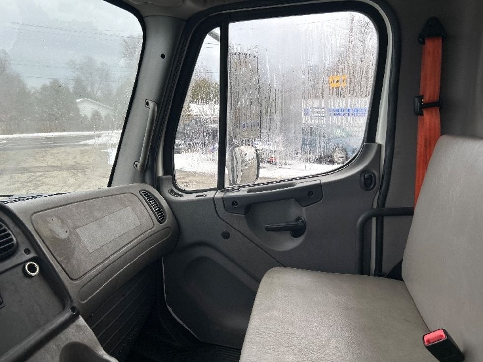 Refrigerated Truck-Light and Medium Duty Trucks-Freightliner-2019-M2-Chicopee-MA-282,689\n\t\tmiles-$ 25,250 - Image 19