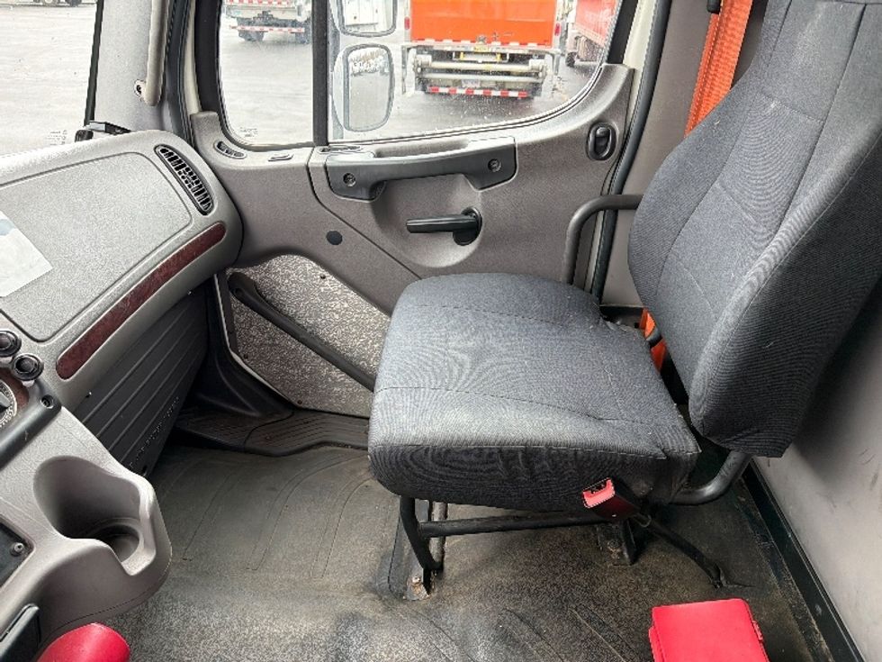 Refrigerated Truck-Light and Medium Duty Trucks-Freightliner-2019-M2-Chicopee-MA-289,010\n\t\tmiles-$ 47,250 - Image 18