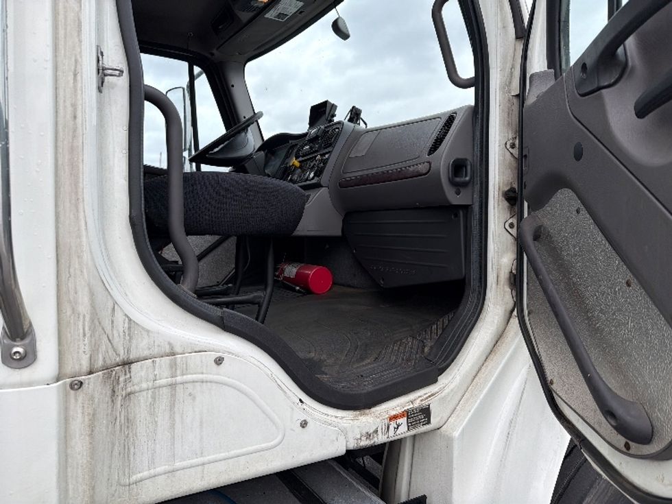 Refrigerated Truck-Light and Medium Duty Trucks-Freightliner-2019-M2-Chicopee-MA-289,010\n\t\tmiles-$ 47,250 - Image 19