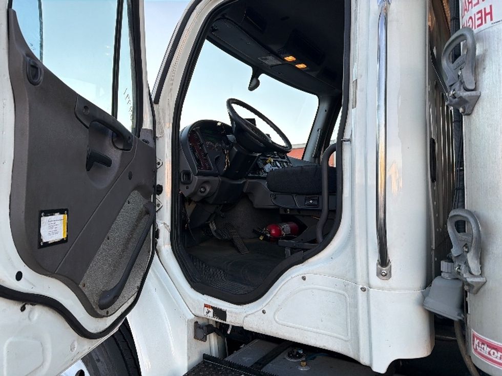 Refrigerated Truck-Light and Medium Duty Trucks-Freightliner-2019-M2-Chicopee-MA-300,328\n\t\tmiles-$ 44,250 - Image 15