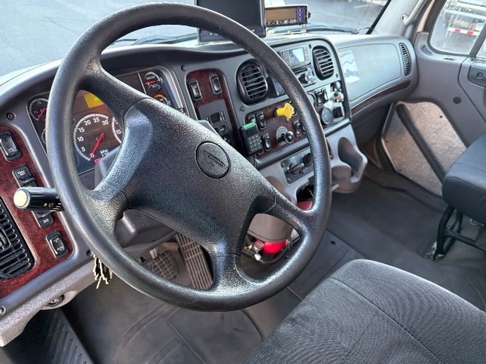 Refrigerated Truck-Light and Medium Duty Trucks-Freightliner-2019-M2-Chicopee-MA-300,328\n\t\tmiles-$ 44,250 - Image 16