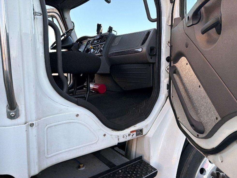 Refrigerated Truck-Light and Medium Duty Trucks-Freightliner-2019-M2-Chicopee-MA-300,328\n\t\tmiles-$ 44,250 - Image 19