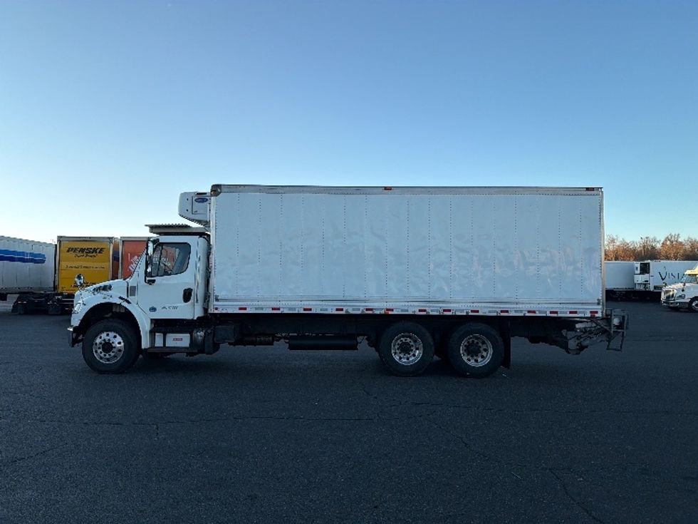 Refrigerated Truck-Light and Medium Duty Trucks-Freightliner-2019-M2-Chicopee-MA-300,328\n\t\tmiles-$ 44,250 - Image 4