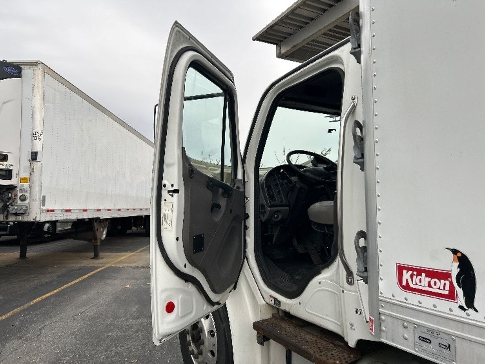Refrigerated Truck-Light and Medium Duty Trucks-Freightliner-2019-M2-Chicopee-MA-340,642\n\t\tmiles-$ 24,500 - Image 16