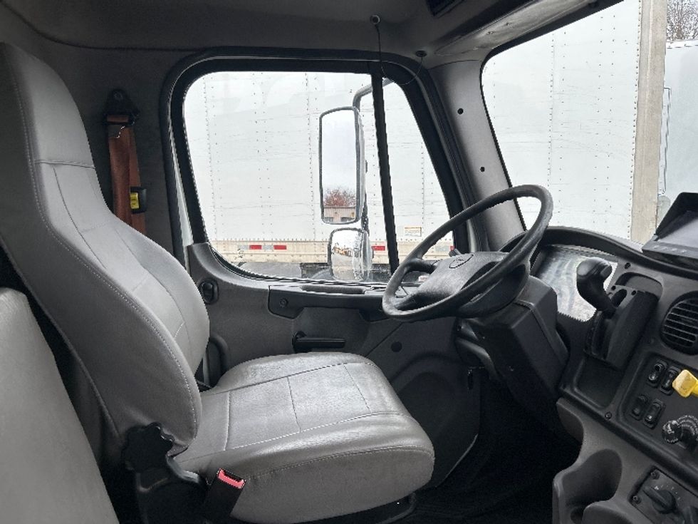 Refrigerated Truck-Light and Medium Duty Trucks-Freightliner-2019-M2-Chicopee-MA-340,642\n\t\tmiles-$ 24,500 - Image 22