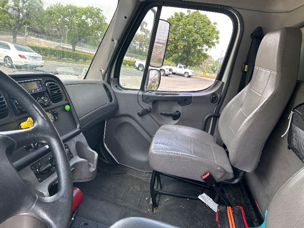 Refrigerated Truck-Light and Medium Duty Trucks-Freightliner-2019-M2-City Of Industry-CA-276,393\n\t\tmiles-$ 42,000 - Image 18