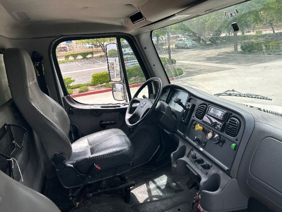 Refrigerated Truck-Light and Medium Duty Trucks-Freightliner-2019-M2-City Of Industry-CA-276,393\n\t\tmiles-$ 42,000 - Image 21