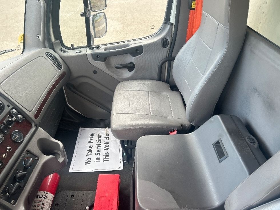 Refrigerated Truck-Light and Medium Duty Trucks-Freightliner-2019-M2-Clackamas-OR-295,701\n\t\tmiles-$ 47,000 - Image 19