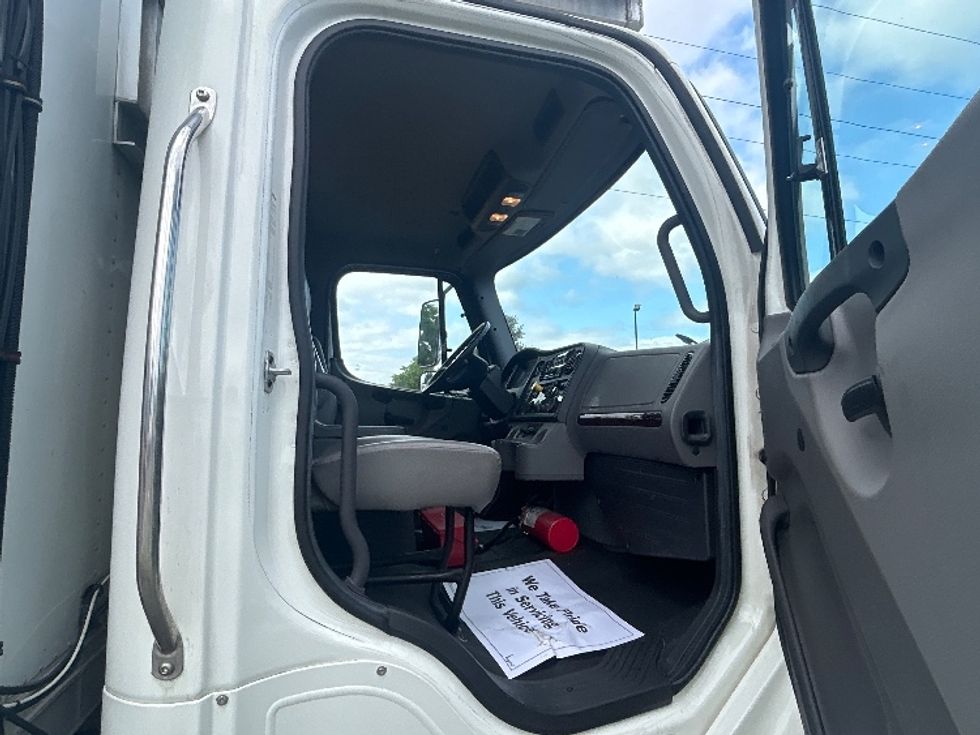 Refrigerated Truck-Light and Medium Duty Trucks-Freightliner-2019-M2-Clackamas-OR-295,701\n\t\tmiles-$ 47,000 - Image 20
