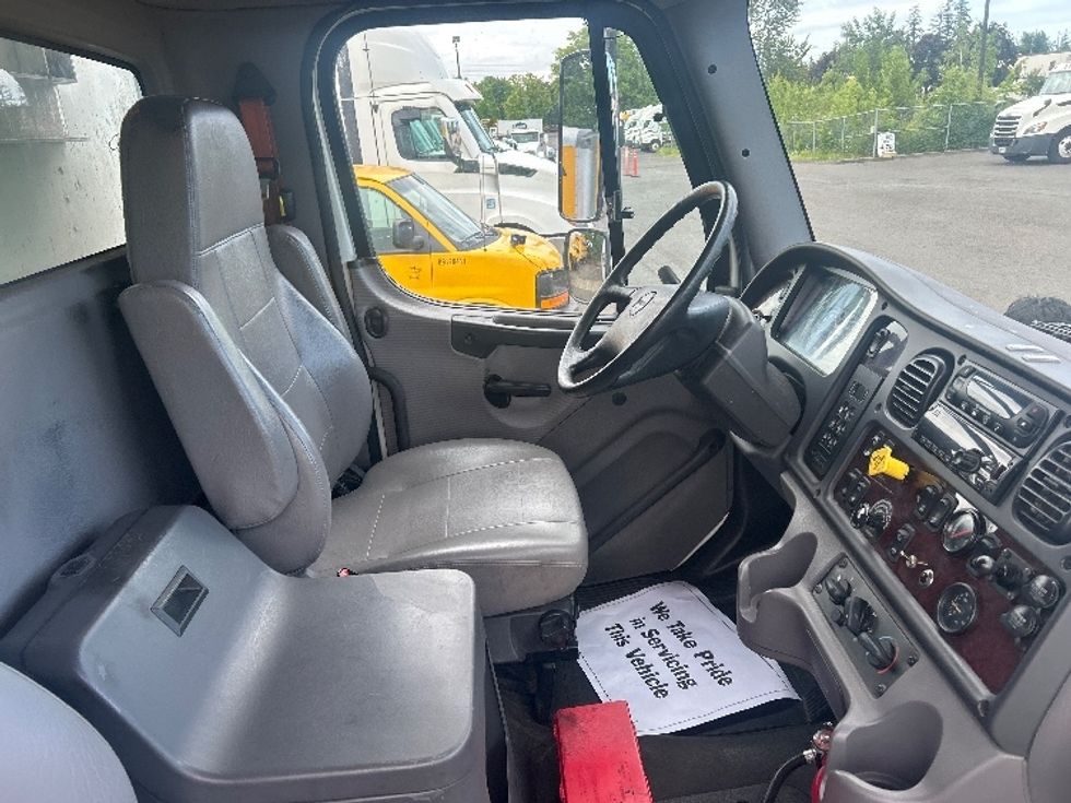Refrigerated Truck-Light and Medium Duty Trucks-Freightliner-2019-M2-Clackamas-OR-295,701\n\t\tmiles-$ 47,000 - Image 22