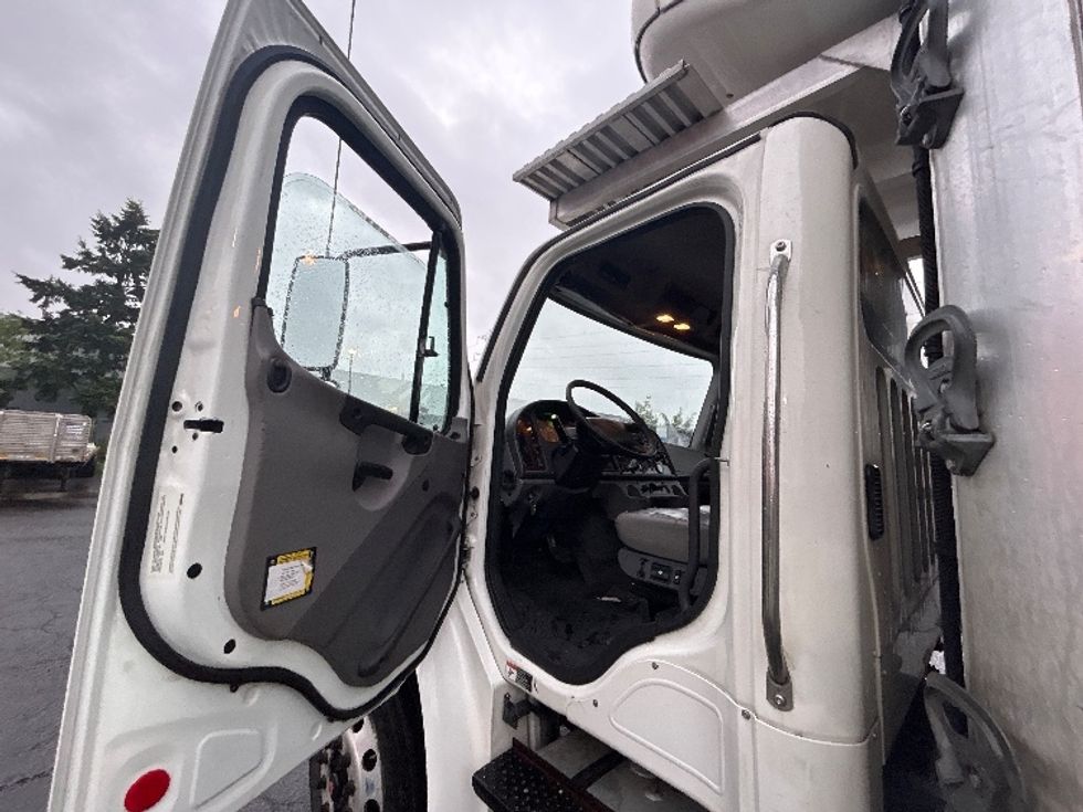 Refrigerated Truck-Light and Medium Duty Trucks-Freightliner-2019-M2-Clackamas-OR-326,140\n\t\tmiles-$ 40,250 - Image 16