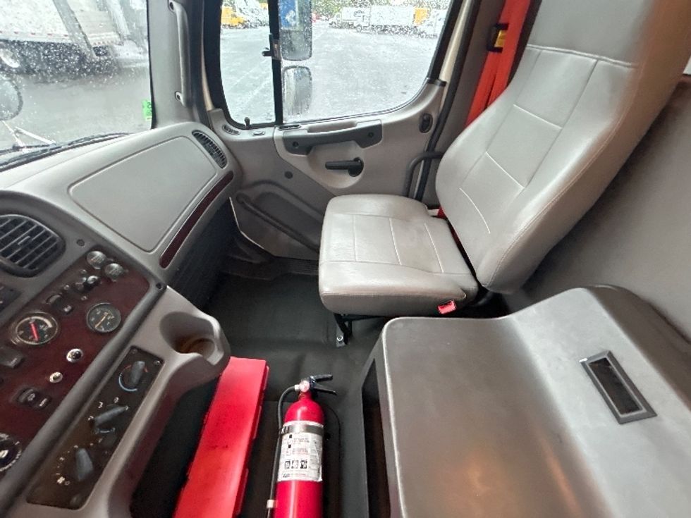 Refrigerated Truck-Light and Medium Duty Trucks-Freightliner-2019-M2-Clackamas-OR-326,140\n\t\tmiles-$ 40,250 - Image 20