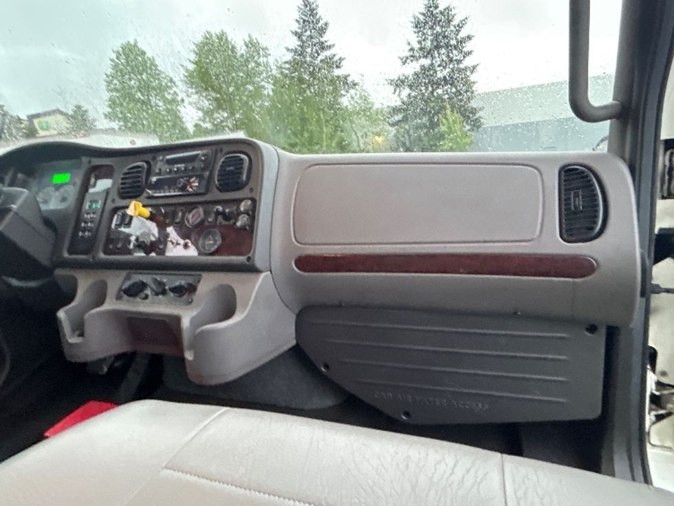Refrigerated Truck-Light and Medium Duty Trucks-Freightliner-2019-M2-Clackamas-OR-326,140\n\t\tmiles-$ 40,250 - Image 21