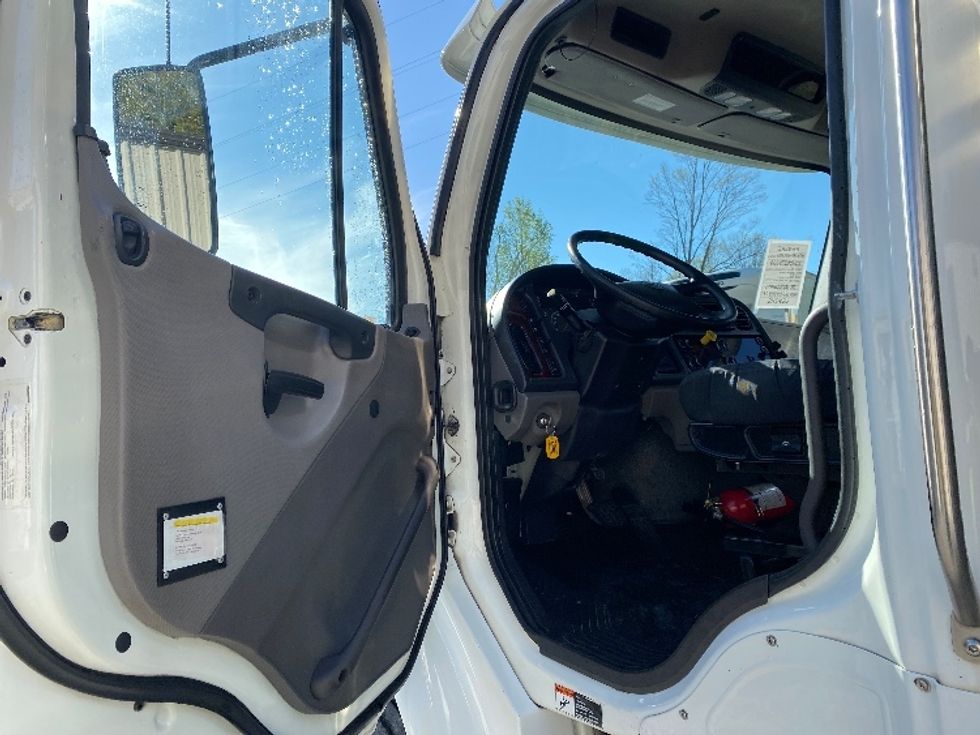 Refrigerated Truck-Light and Medium Duty Trucks-Freightliner-2019-M2-Cleveland-TN-175,621\n\t\tmiles-$ 56,250 - Image 16