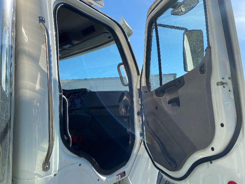 Refrigerated Truck-Light and Medium Duty Trucks-Freightliner-2019-M2-Cleveland-TN-175,621\n\t\tmiles-$ 56,250 - Image 20