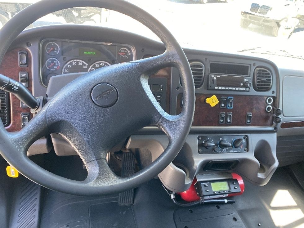 Refrigerated Truck-Light and Medium Duty Trucks-Freightliner-2019-M2-Cleveland-TN-189,300\n\t\tmiles-$ 55,750 - Image 18