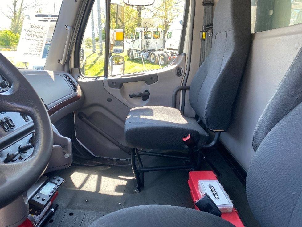 Refrigerated Truck-Light and Medium Duty Trucks-Freightliner-2019-M2-Cleveland-TN-189,300\n\t\tmiles-$ 55,750 - Image 19