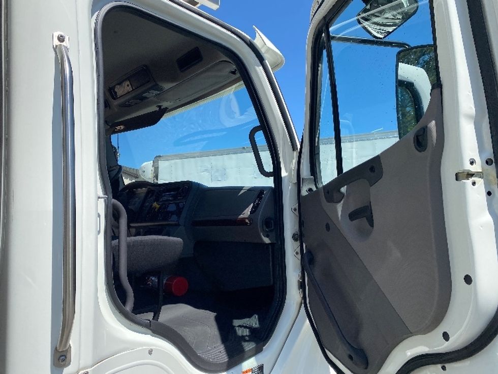 Refrigerated Truck-Light and Medium Duty Trucks-Freightliner-2019-M2-Cleveland-TN-189,300\n\t\tmiles-$ 55,750 - Image 20