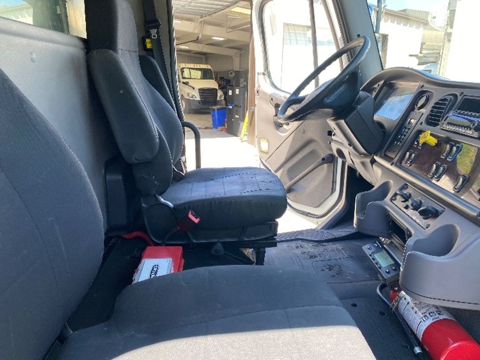 Refrigerated Truck-Light and Medium Duty Trucks-Freightliner-2019-M2-Cleveland-TN-189,300\n\t\tmiles-$ 55,750 - Image 22