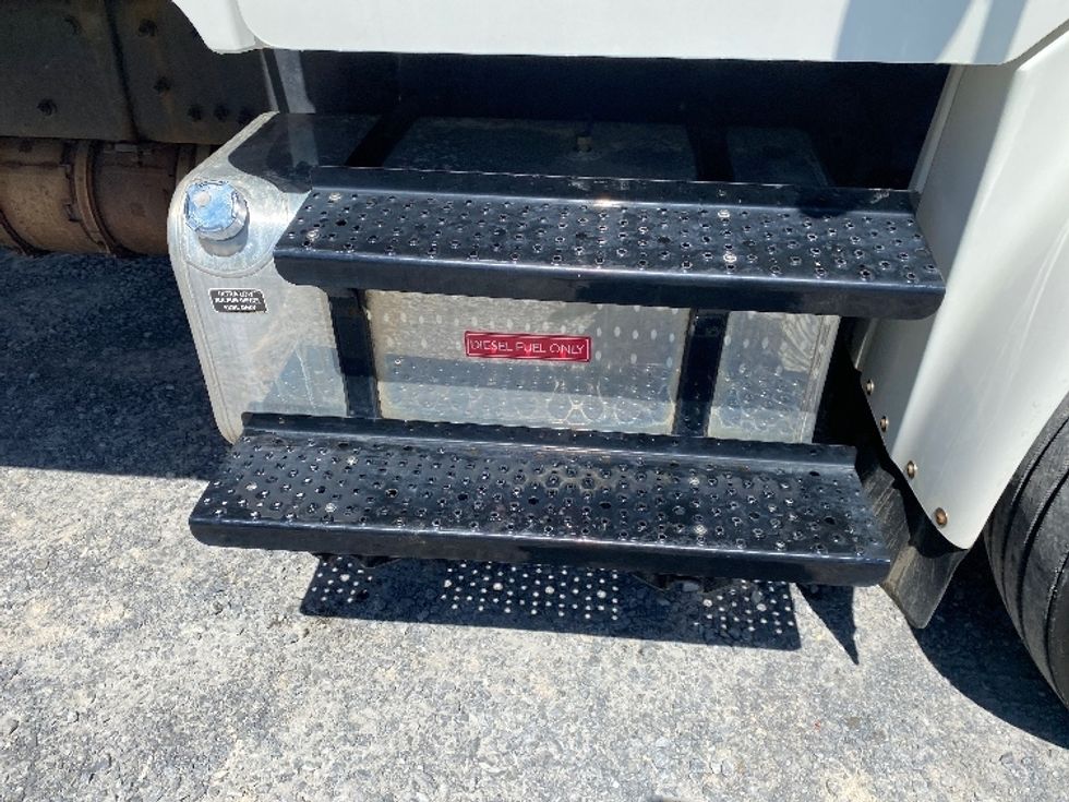 Refrigerated Truck-Light and Medium Duty Trucks-Freightliner-2019-M2-Cleveland-TN-189,300\n\t\tmiles-$ 55,750 - Image 25