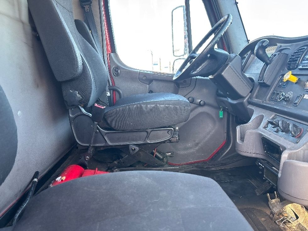 Refrigerated Truck-Light and Medium Duty Trucks-Freightliner-2019-M2-Columbus-OH-160,611\n\t\tmiles-$ 53,750 - Image 21