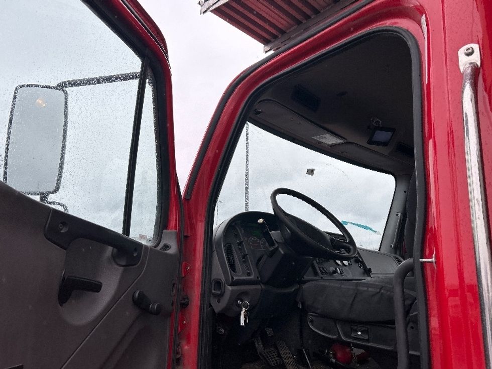 Refrigerated Truck-Light and Medium Duty Trucks-Freightliner-2019-M2-Columbus-OH-187,811\n\t\tmiles-$ 51,000 - Image 15
