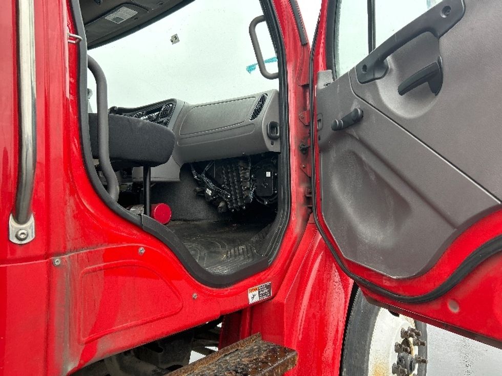 Refrigerated Truck-Light and Medium Duty Trucks-Freightliner-2019-M2-Columbus-OH-187,811\n\t\tmiles-$ 51,000 - Image 19