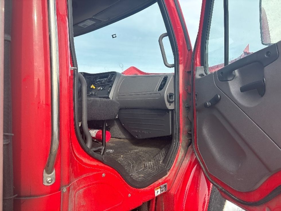 Refrigerated Truck-Light and Medium Duty Trucks-Freightliner-2019-M2-Columbus-OH-203,152\n\t\tmiles-$ 49,250 - Image 19