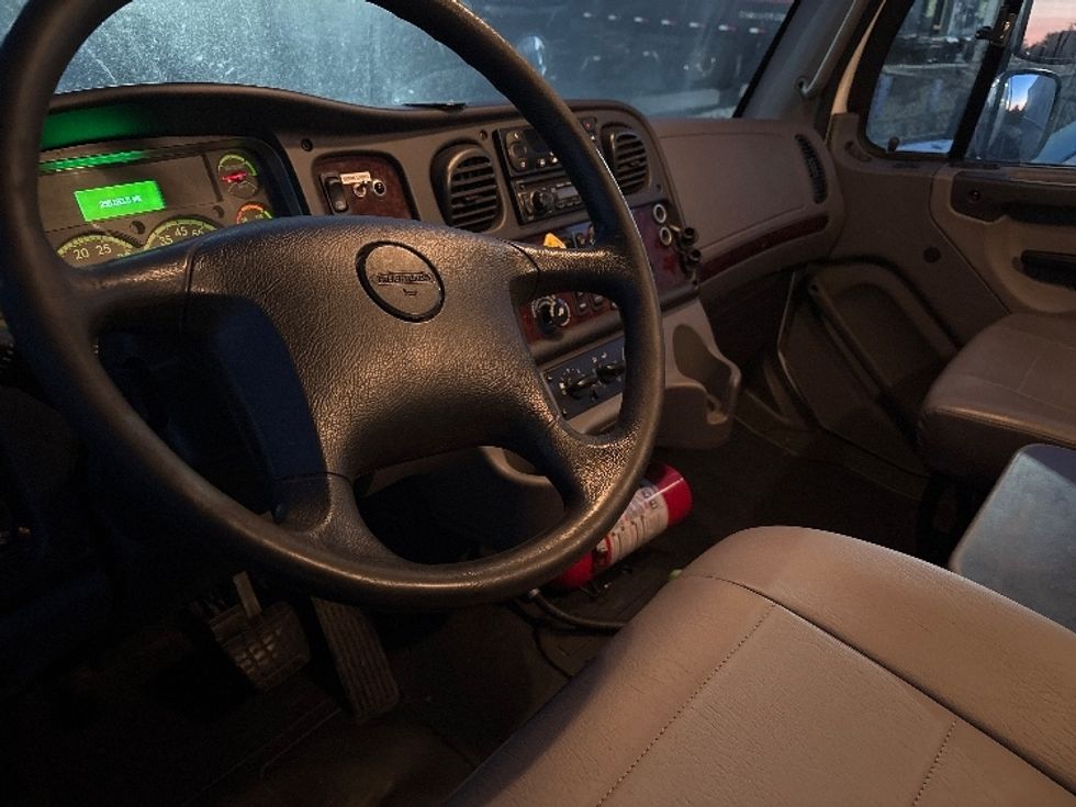 Refrigerated Truck-Light and Medium Duty Trucks-Freightliner-2019-M2-Columbus-OH-255,174\n\t\tmiles-$ 48,750 - Image 17