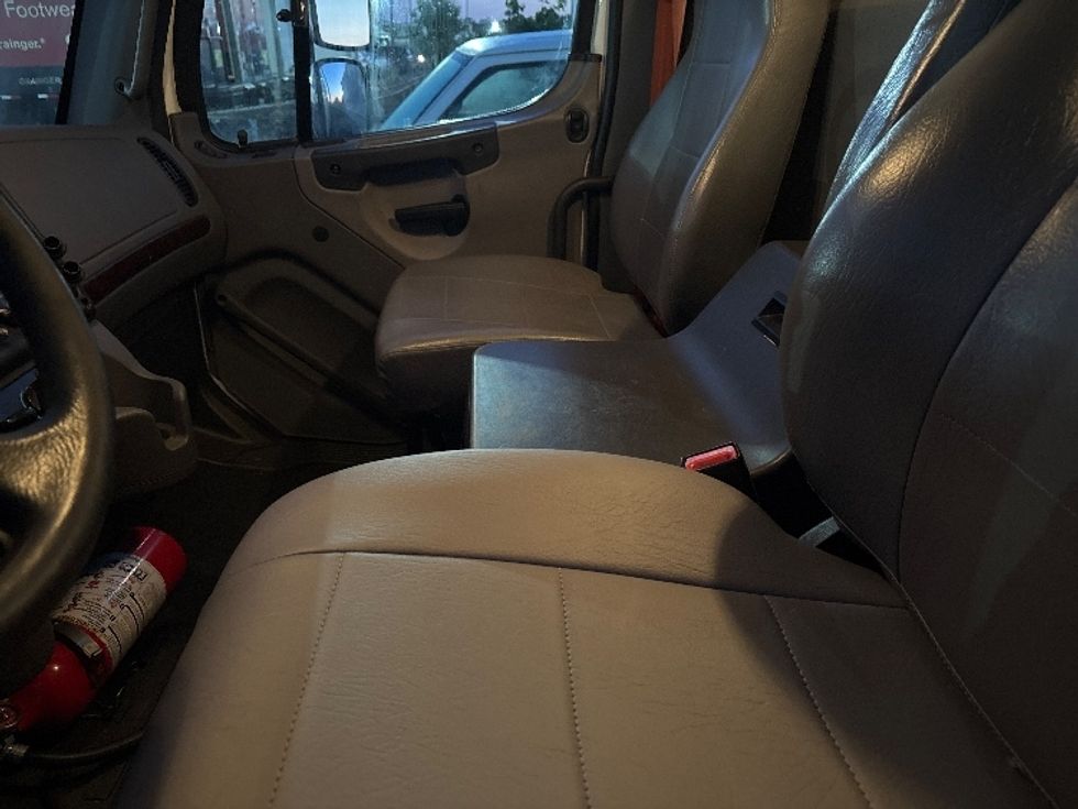Refrigerated Truck-Light and Medium Duty Trucks-Freightliner-2019-M2-Columbus-OH-255,174\n\t\tmiles-$ 48,750 - Image 19