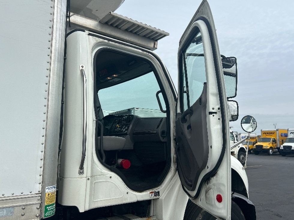 Refrigerated Truck-Light and Medium Duty Trucks-Freightliner-2019-M2-Columbus-OH-255,174\n\t\tmiles-$ 48,750 - Image 20