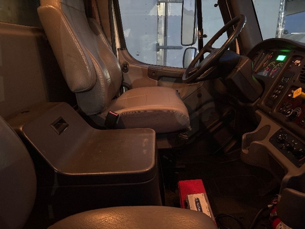 Refrigerated Truck-Light and Medium Duty Trucks-Freightliner-2019-M2-Columbus-OH-255,174\n\t\tmiles-$ 48,750 - Image 22