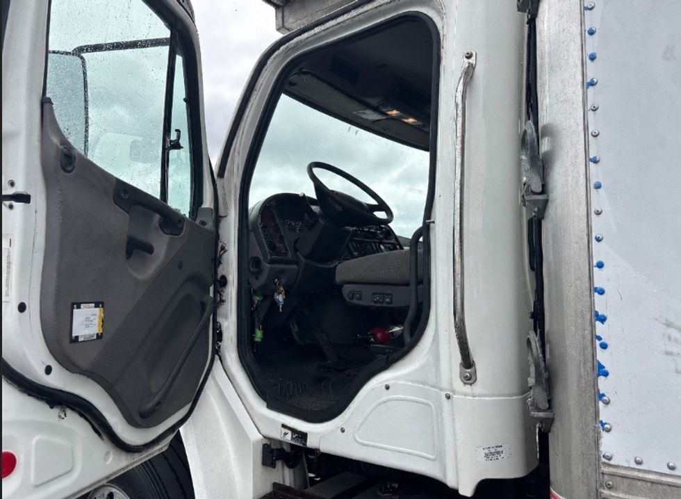 Refrigerated Truck-Light and Medium Duty Trucks-Freightliner-2019-M2-Columbus-OH-349,787\n\t\tmiles-$ 33,500 - Image 16