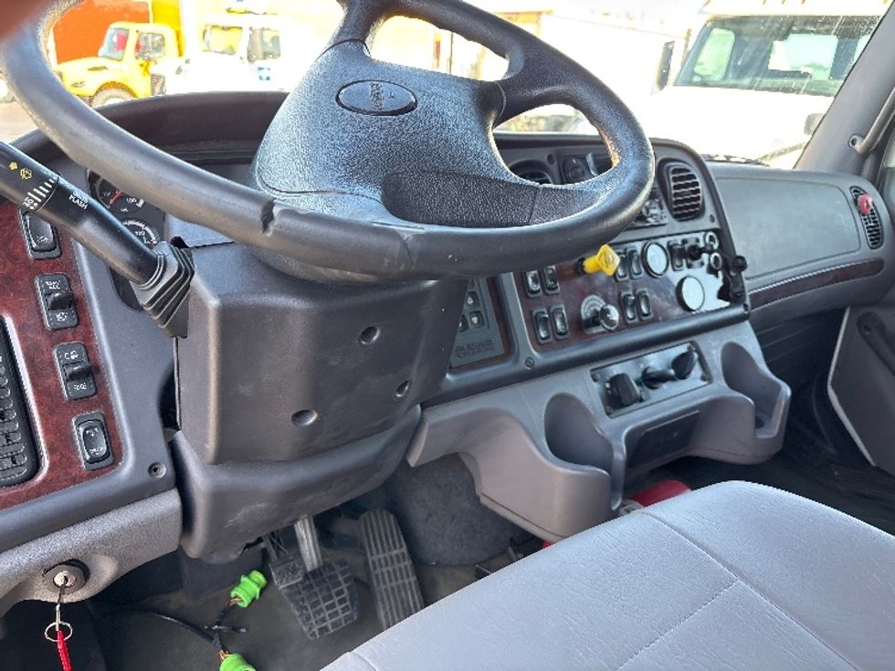 Refrigerated Truck-Light and Medium Duty Trucks-Freightliner-2019-M2-Columbus-OH-367,834\n\t\tmiles-$ 30,500 - Image 17